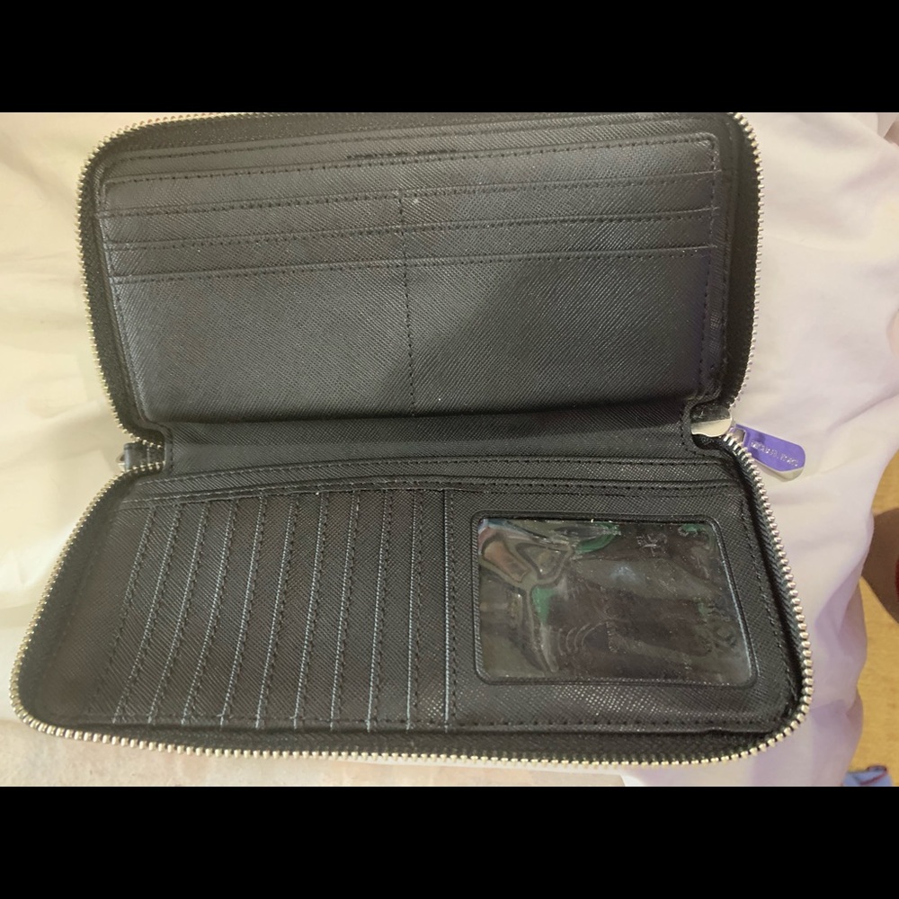 Michael Kors wallet used only once or twice